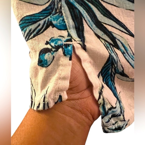 Tahari Women’s White/Blue Floral Button Up - 100% Linen - Size Medium - Picture 3 of 5